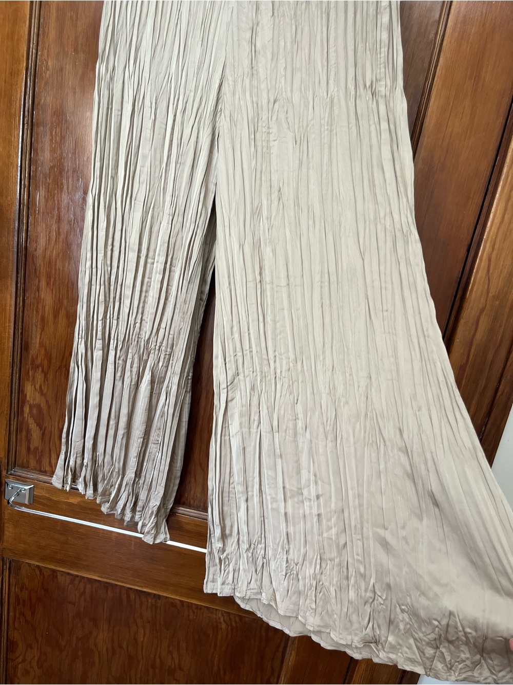 SET- Sleeveless Crinkle Wide-Leg Pants and Tunic Tank in Light Beige - Picture 5 of 6